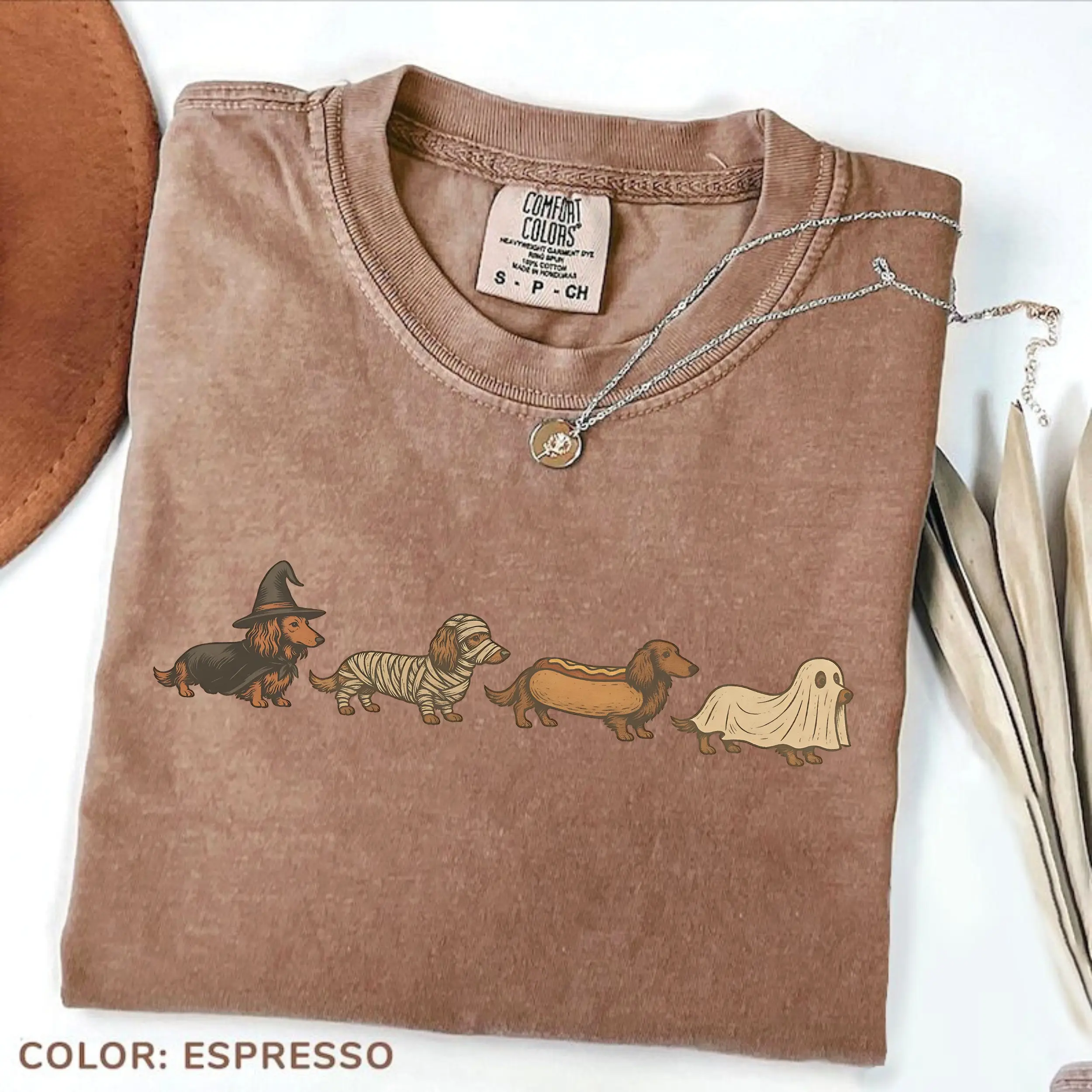 Comfort Colors Halloween Wiener Dog T-shirt Funny Dachshund Costume Tee Retro Fall Graphic T-shirt Cute Dog Lover Gift Unisex Halloween Gift Idea, Cotton Fabric XX