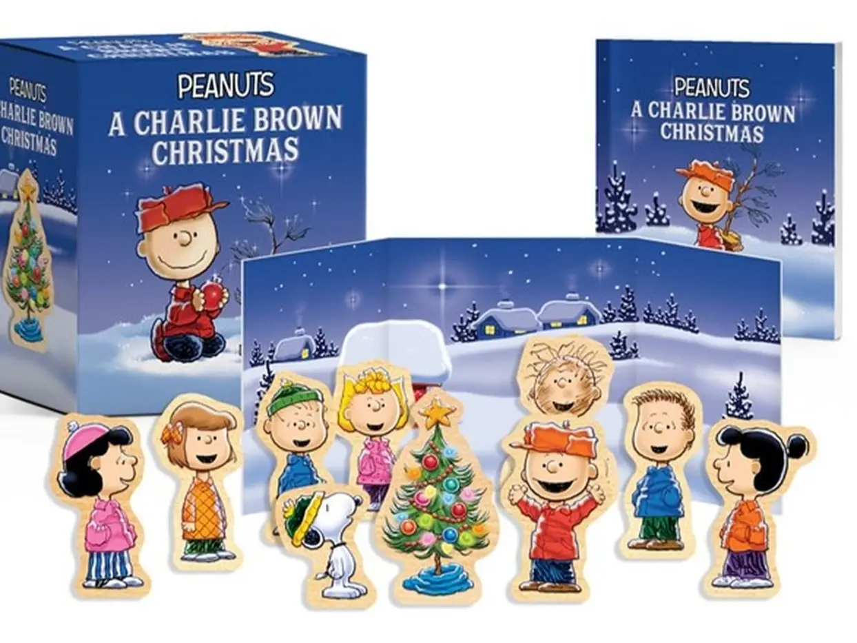 Peanuts: A Charlie Brown Christmas Charlie Brown Theme Wooden Material Collectible Set (RP Minis) - Paperback