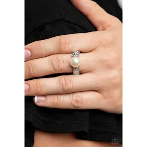 Paparazzi Jewelry Ring A-List Applique - White