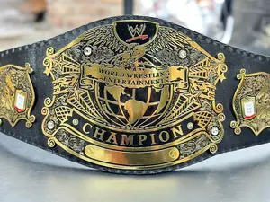 UNDISPUTED WORLD HEAVYWEIGHT CHAMPIONSHIP WRESTLING REPLICA TITLE