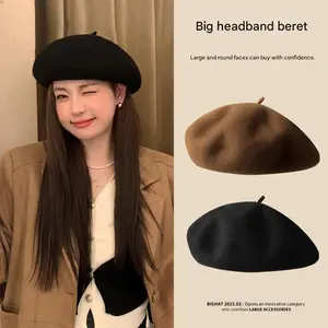Trendy and versatile autumn/winter beret for women, a stylish and retro accessory with a unique, artistic flair; a classic British-style solid color felt hat.