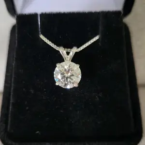 New 3ct Certified Moissanite Pendant With A Chain