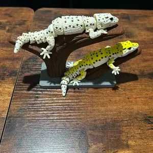 Dual Tree Display for Your Favorites Reptile - Perfect Setup with Two Trees for Exploration and Rest - Ideal for Reptile Enthusiasts