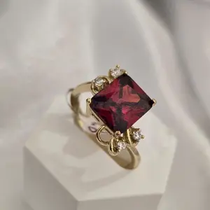 Anillo 825 Gold Plated Unisex in Red Color with Elegant Design and Durable Gold Plating