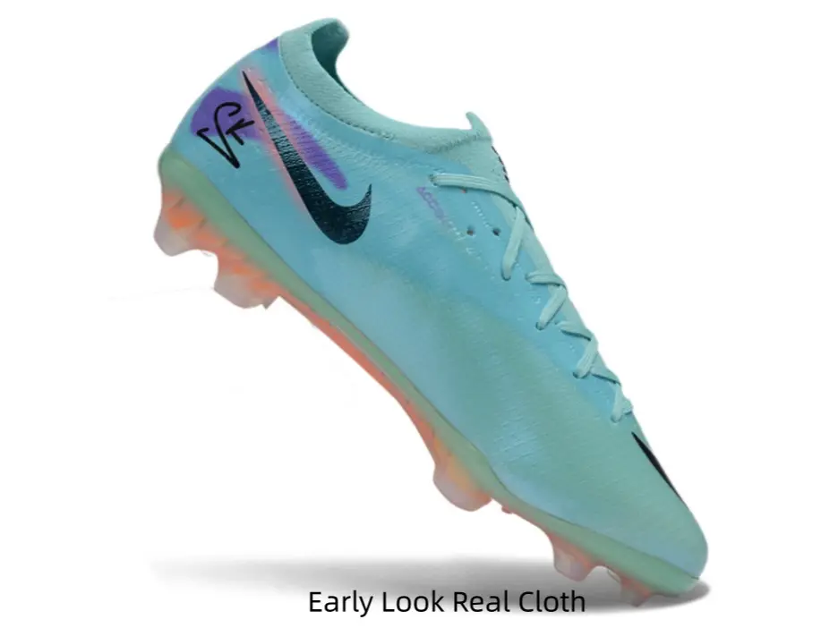 Low-cut stretch knit design, no rubbing even after full 90-minute game ：， 90