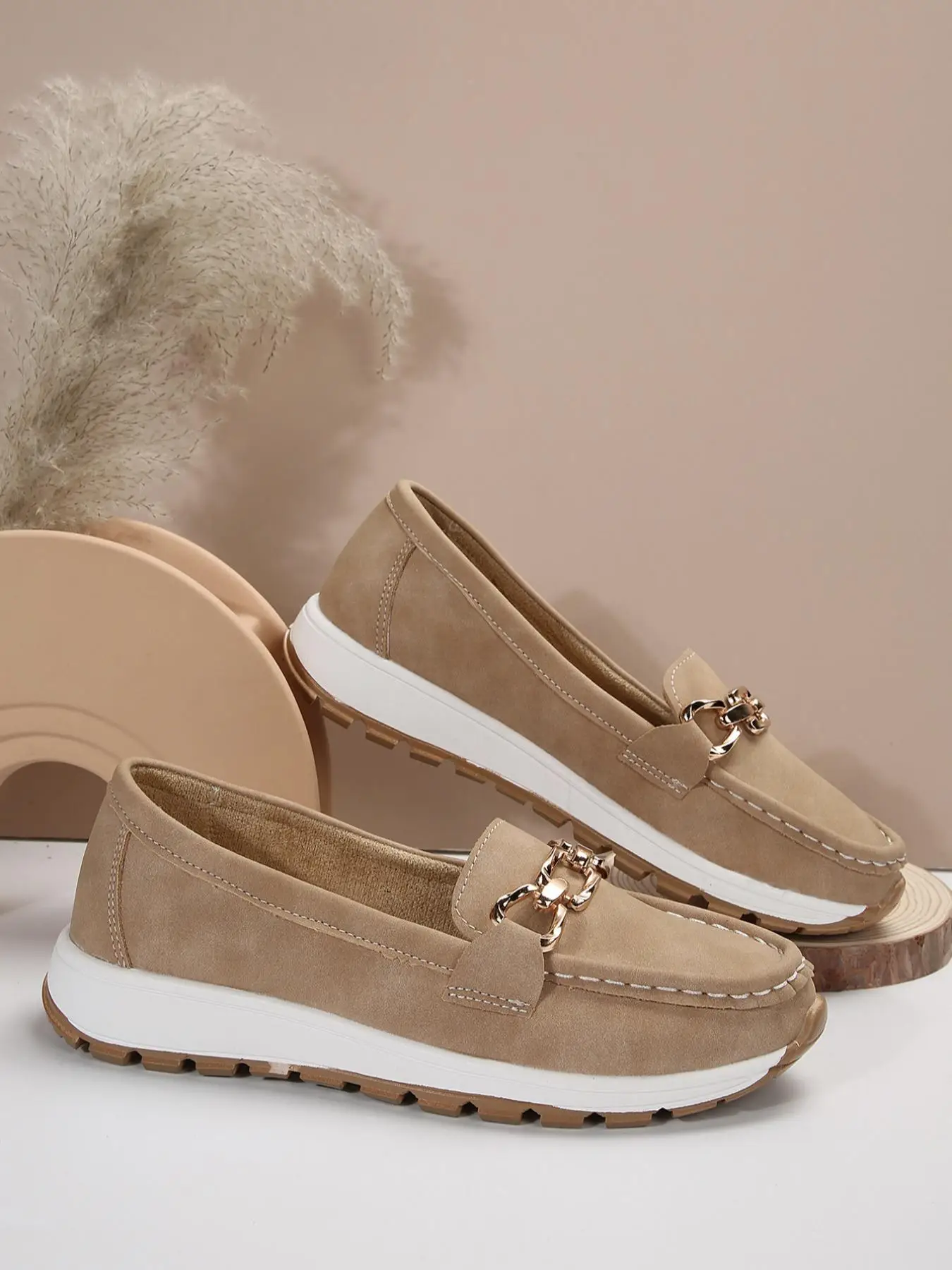 Women's Fashion Chain Decorated Low Top Round Toe Shoes, Casual Comfortable Lightweight Slip on Shoes, Female Solid All-match Shoes for Daily Wear