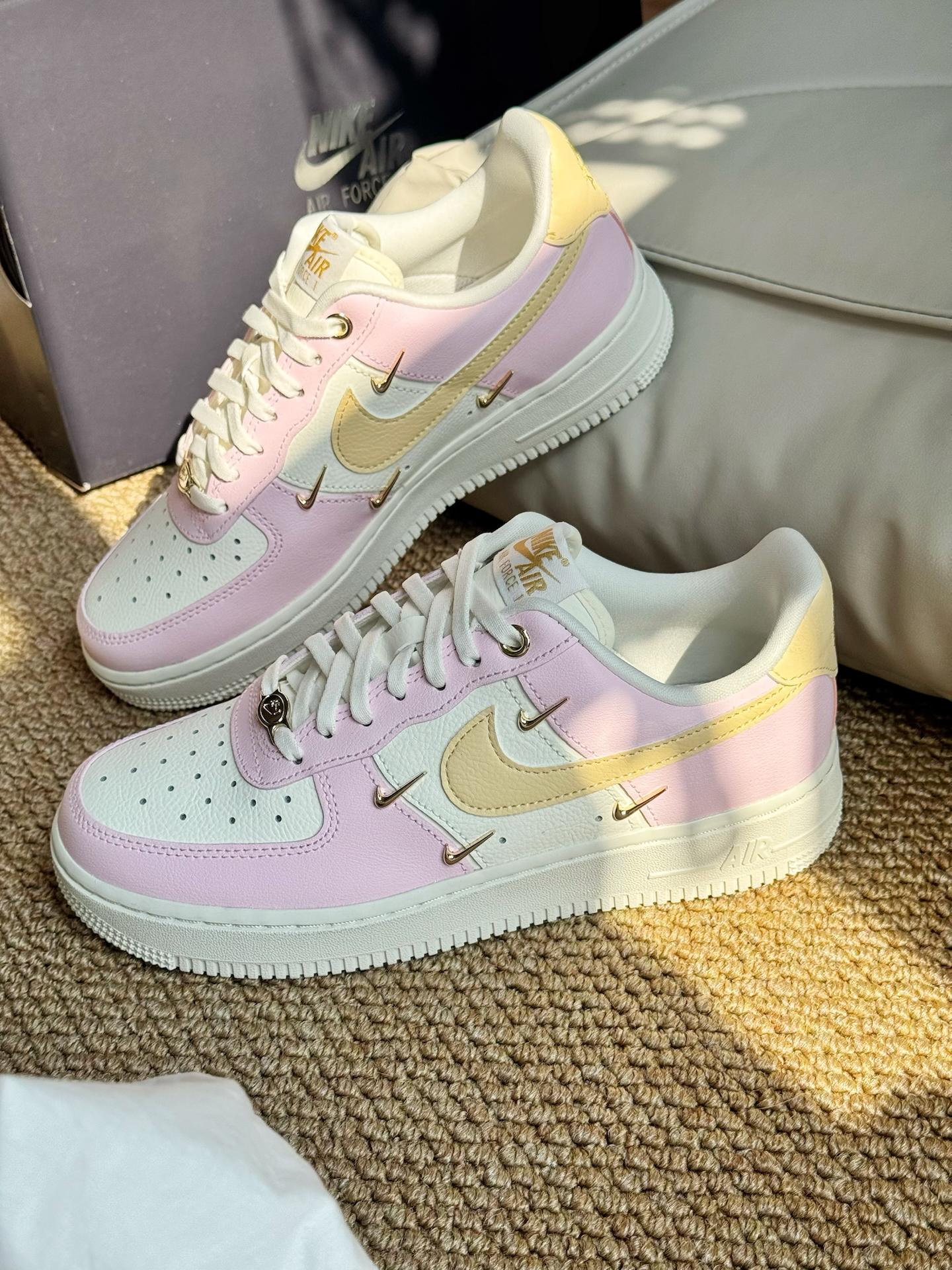 Nike Air Force 1 '07 LX Low-Top Sneakers for Women in Pink and White with Comfort Versatility and Slip-Resistant Durability nike 2000 Sports Shoes Classic flats Footwear Trainer