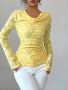 A ladies' yellow jacquard knitted crew-neck long-sleeved base top with a simple and elegant style. Suitable for outings and can be worn both indoors and outdoors.