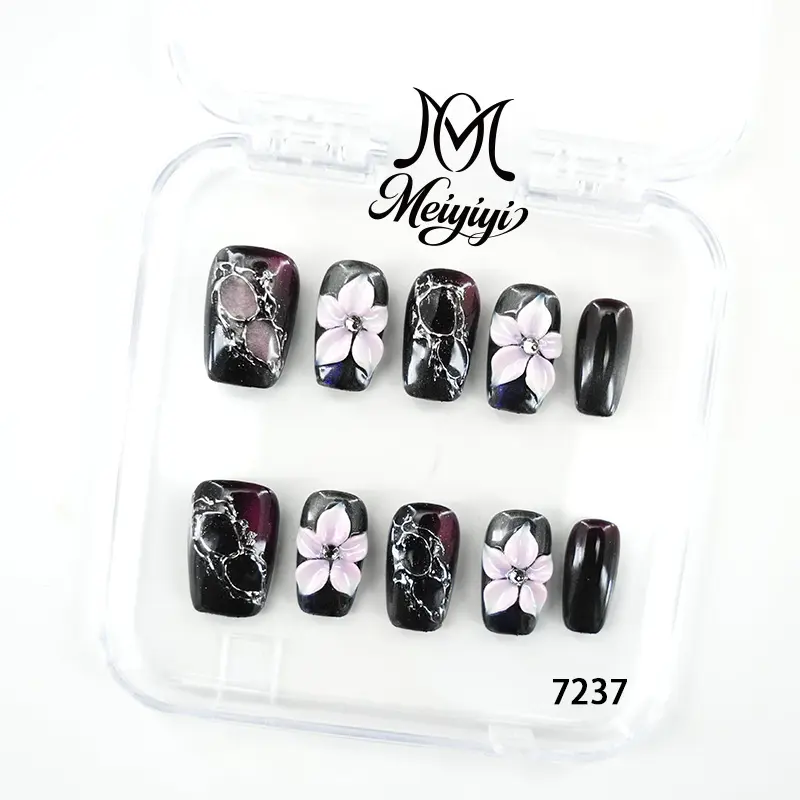 .DP.7237.3D Carved Wearable Nails