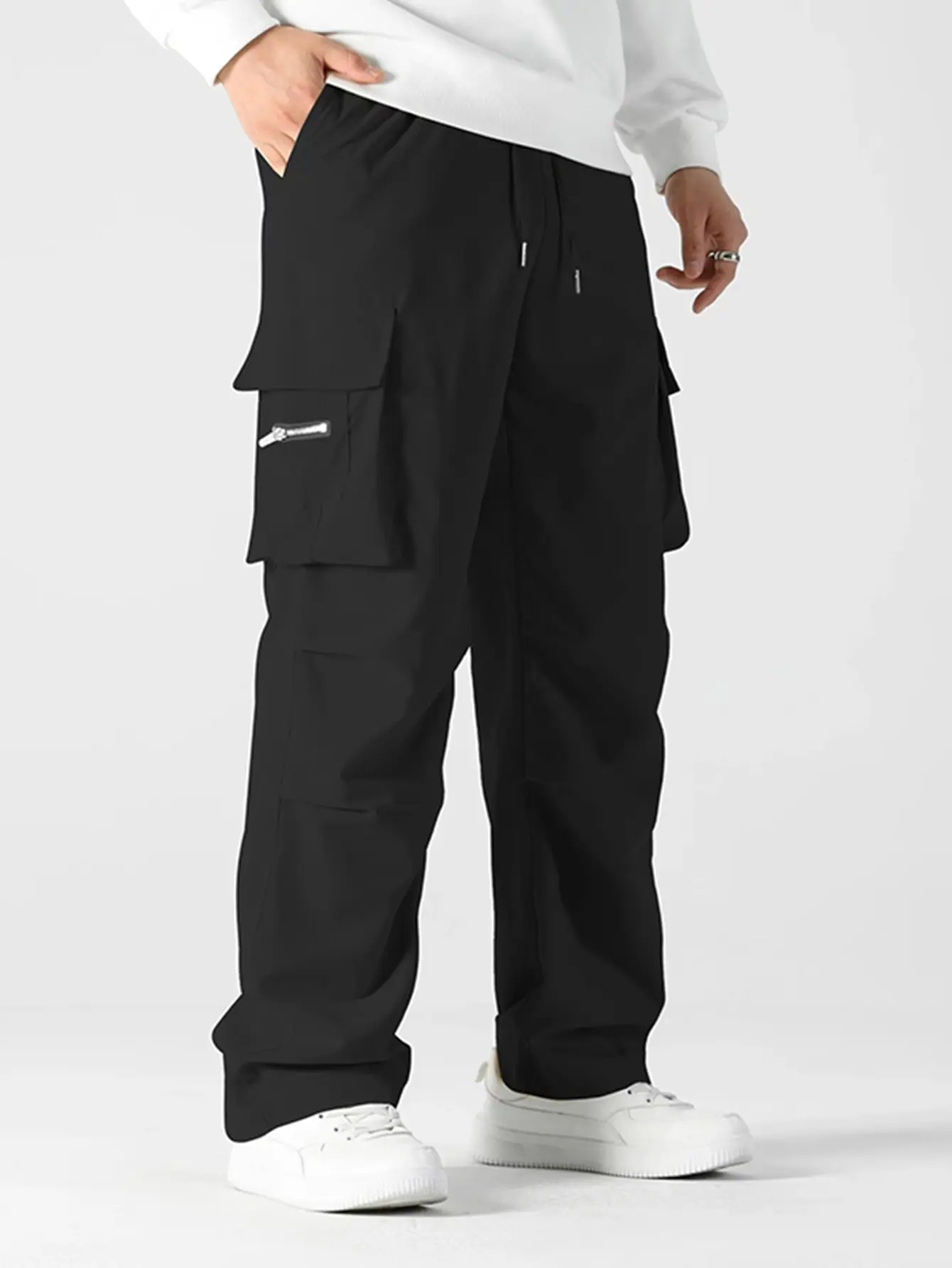 Men’s loose wide-leg cargo pants with elastic drawstring waist, zippered flap pockets, lightweight casual street trousers