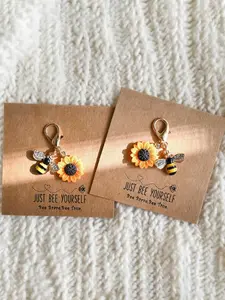 1pc/5pcs Alloy Bee Resin Sunflower Keychain with Card, Encouraging Gift,  Cute Bee Keychain Accessories, Sunflower Pendant Keychain, Bag Pendant, Keychain Set