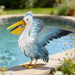 Metal Pelican Garden Statue Outdoor Decor, Metal Yard Art Decoration Coastal Bird Garden Decor Lawn Ornament for Porch Patio