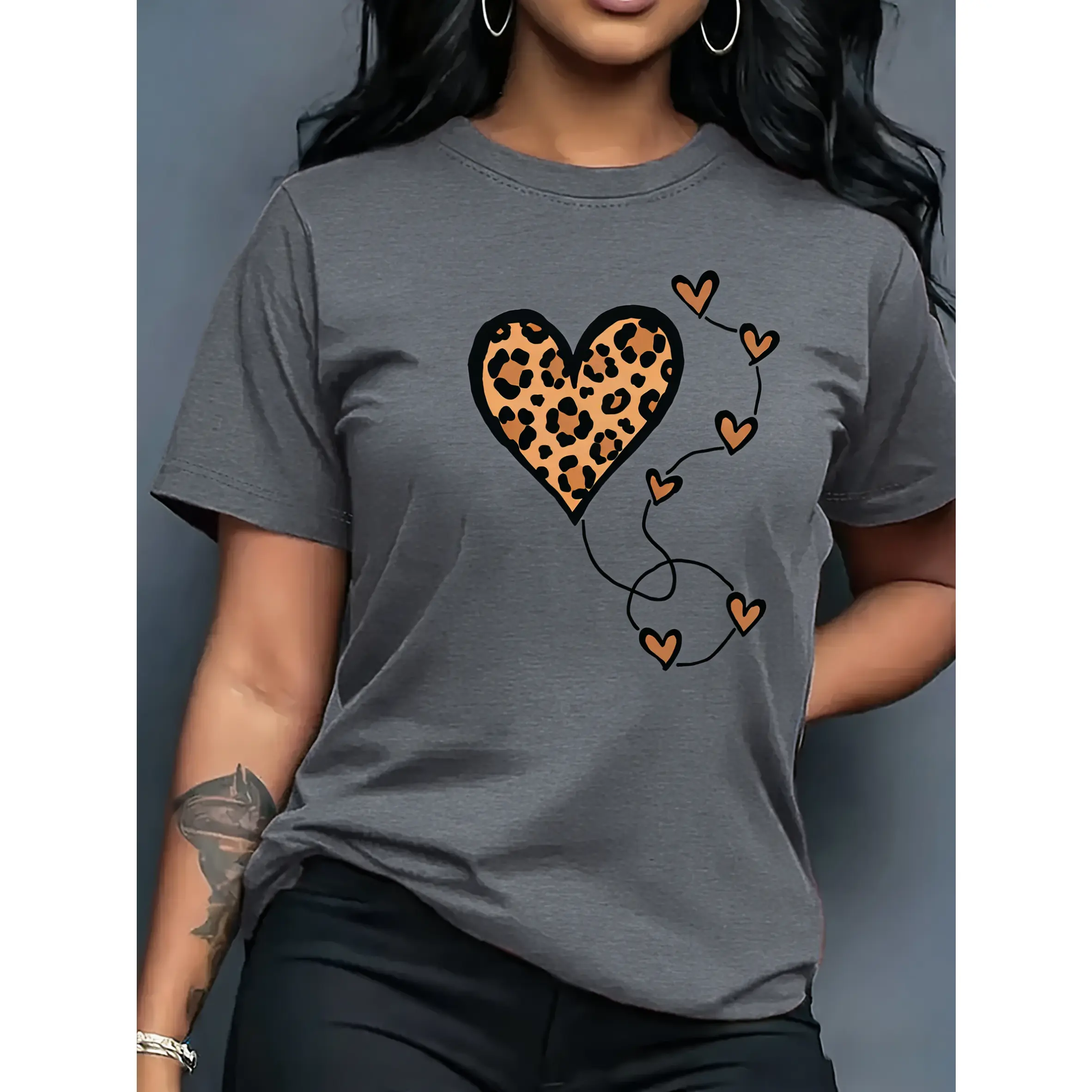 100% pure cotton, available in multiple colors, suitable for all seasons, leopard print heart pattern T-shirt, short sleeve casual crew neck top, spring and summer women's clothing