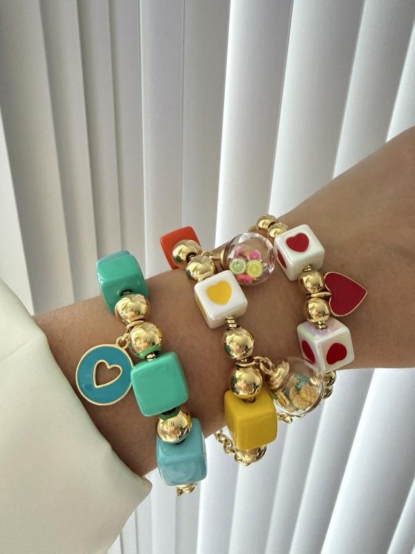 Colorful Heart Charm Chunky Bracelet Gold Beaded Jewelry with Vibrant Beads and Heart Charms for Stylish Accessory
