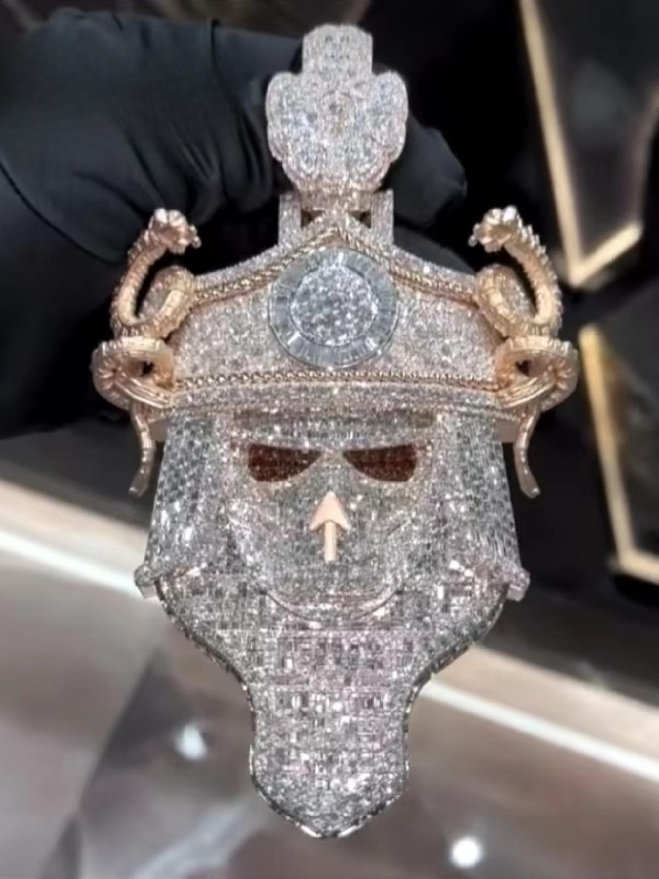 Custom Pendant Samurai Sword Anime Character Pendant - Mixed Long Stick Bread and Round VVS Lab Diamond Hip Hop Pendant Luxury High-End Pendant, Father's Day Valentine's Day Anniversary Gift