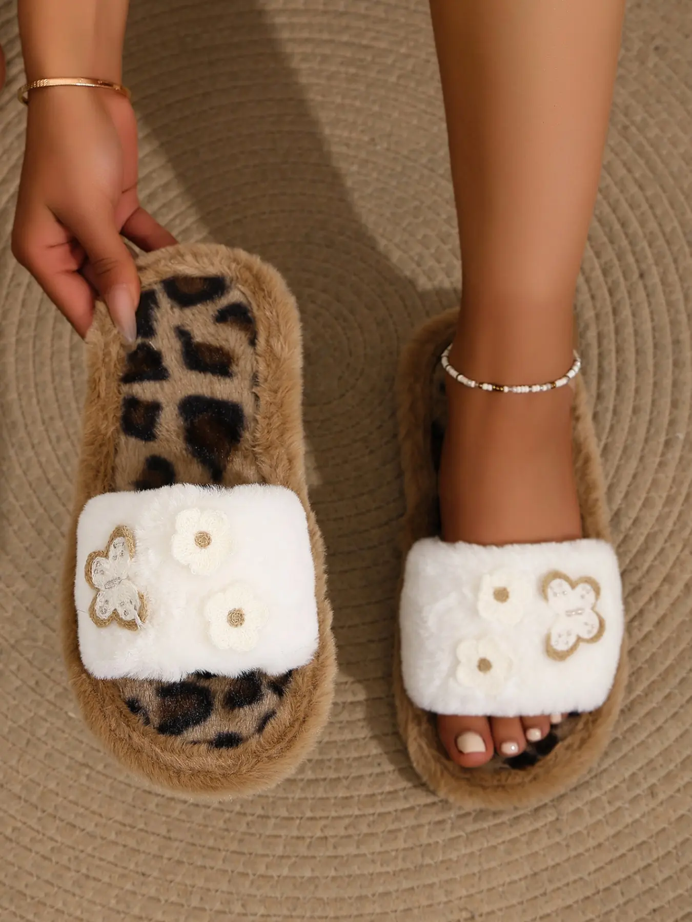 Women's Heart Embroidered Plush Flat Slippers, Fluffy Home Slippers, Soft Faux Fur Lining, Wide Strap Cozy Winter Shoes, Leopard Print Gift, Trendy Footwear