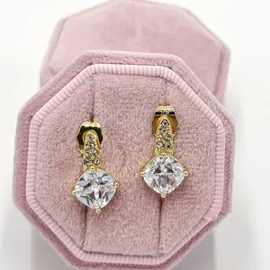 MARACCESORIOS. clear earring. aretes clear para uso diario. versatile jewelry elegant gorgeous