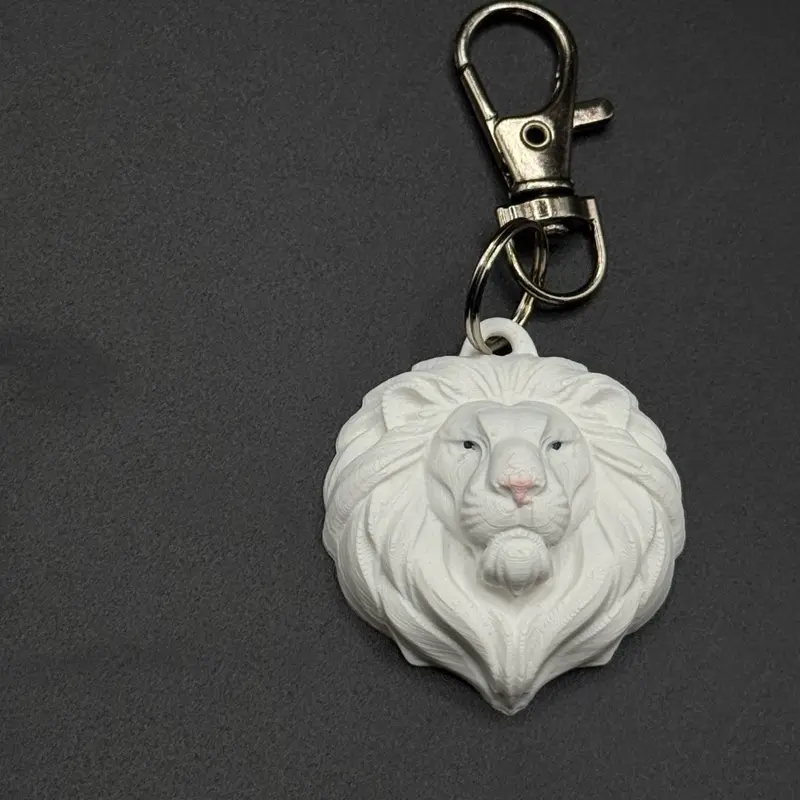 White 3D-Printed Lion Head Handmade Keychain, Compact Casual Accessory with Split Ring for Birthday Gifting