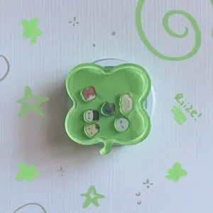 Clover Shaker Phone Grip