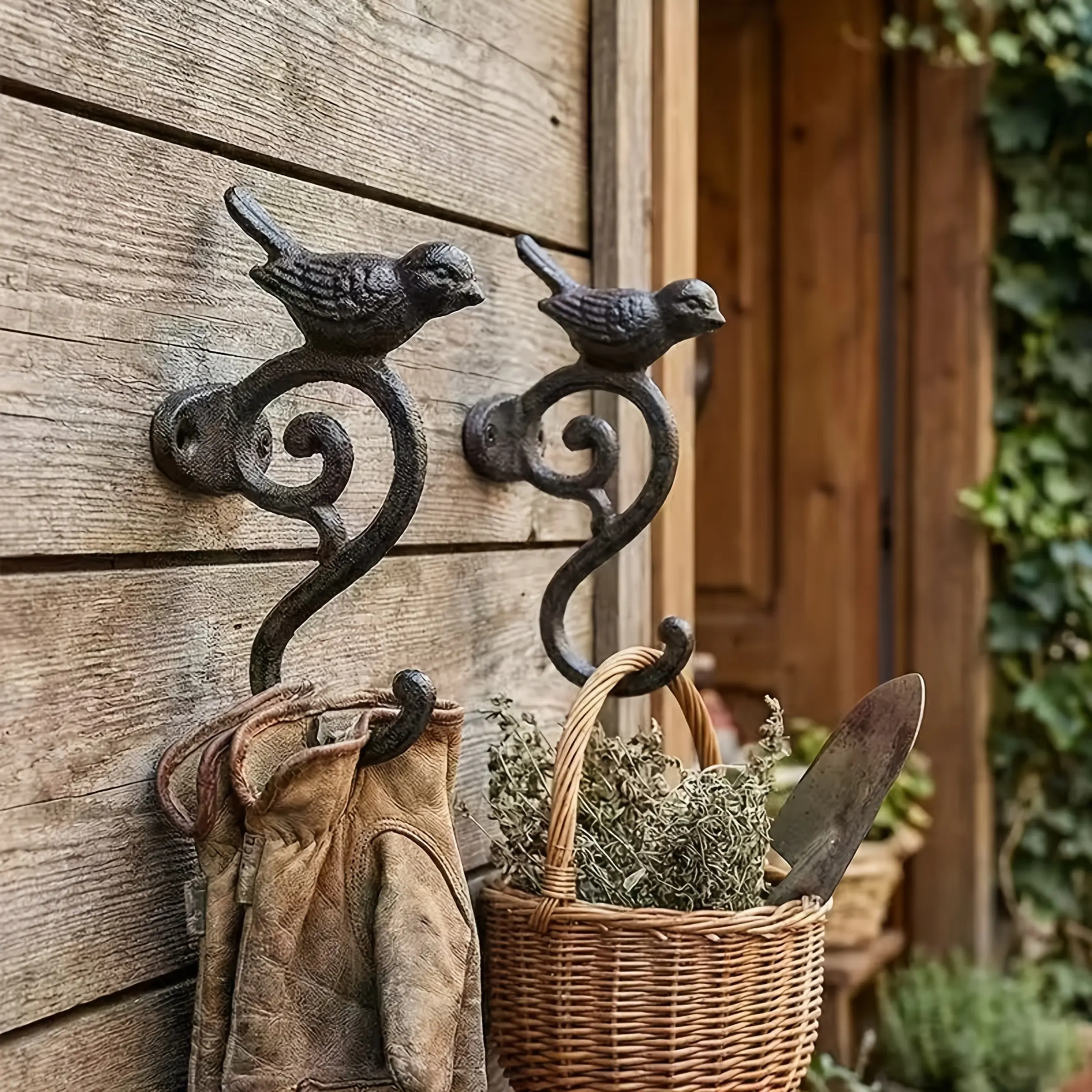 Cast Iron S-Shaped Bird Hooks 2-Pack, Vintage Wall Hooks for Coats, Bags, Keys, Rustic Garden Decor, Unique Gift for Mom Dad, Wall Hook Hanger, Decorative Key Hook