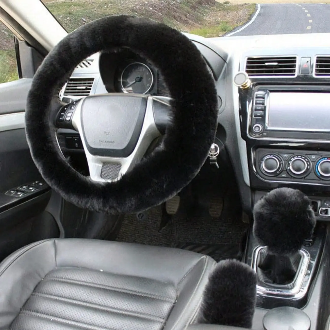 3pcs Winter Plush Car Steering Wheel Cover, Elastic Handle Cover, Hand Brake Gear Set, Interior Decoration, Cute Car Decor, Boujee Car Accessories, Girly Car Accessories, Girly Car Interior Sets, Car Interior Accessory, Auto Interior Accessories