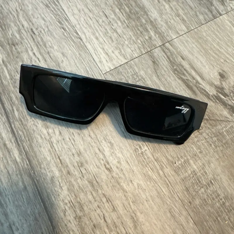 Trendy Black Rectangular Sunglasses