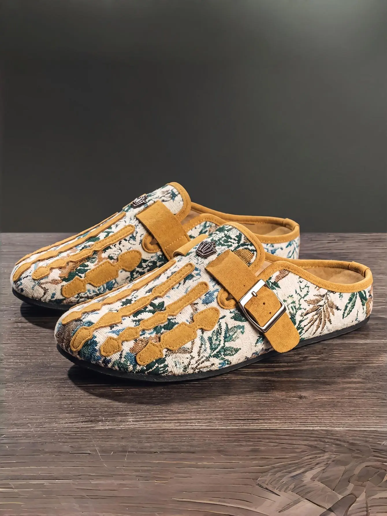Men's Streetwear Mules Clogs with Claw Scratch Print, Low Ankle Slip-On Rubber Shoes with an Adjustable Buckle