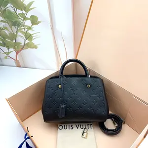 Pre-owned Louis Vuitton Leather Shoulder Bags 7.8'' R2589 Shoulder Bag C539829547 0401 T3 Mia