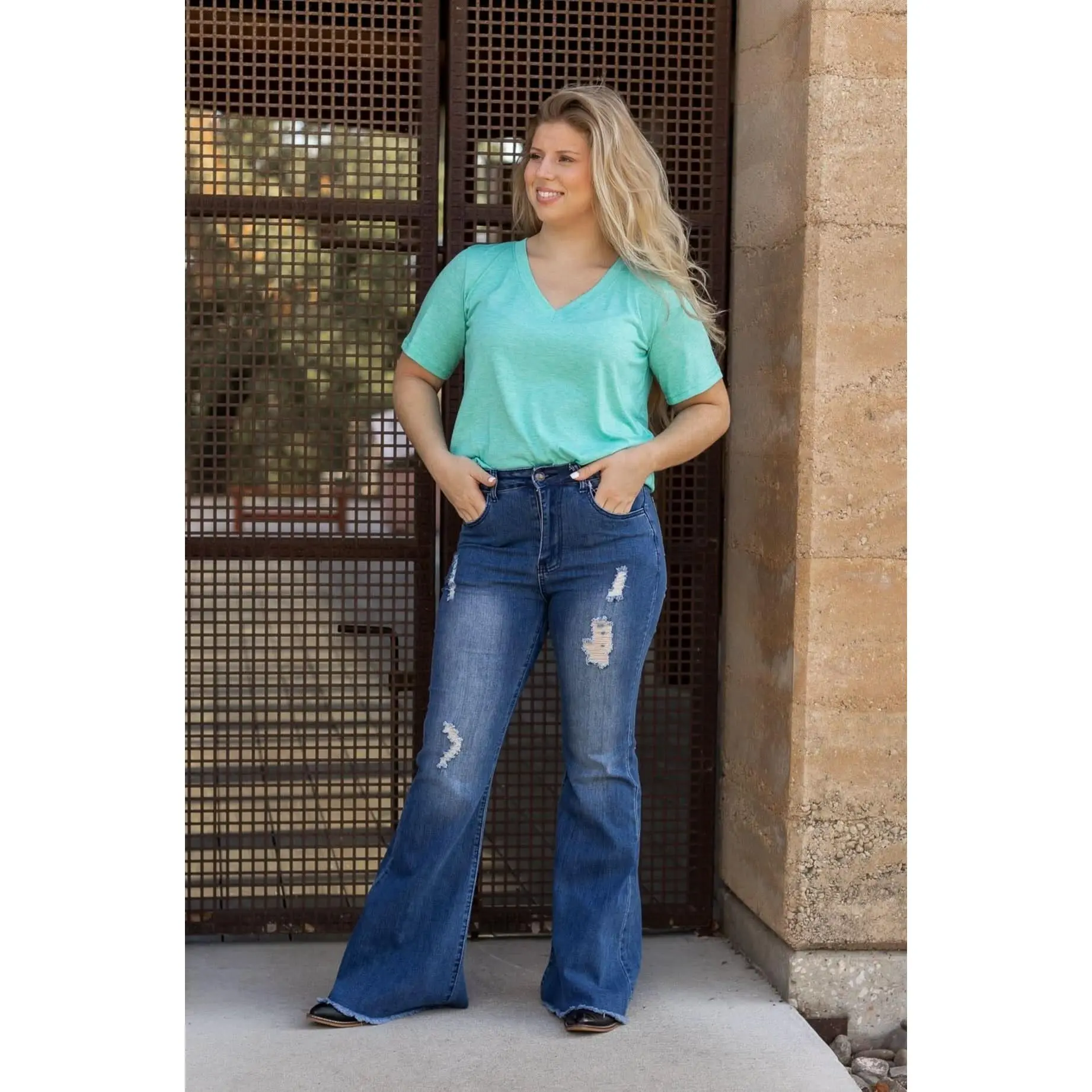 Petra 153 Jeans for Women, High-Rise Distressed Flared Pants in Stretch Cotton Denim with Raw Bottom Hem and Pockets, Casual Streetwear, Lady