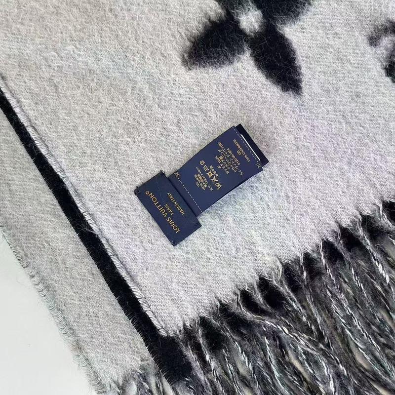 Pre-owned Louis Vuitton Cashmere Small Leather Goods Reykjavik Scarf Navy Blue with LV Logo & Fringes Accessory