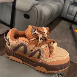 Q-AND Casual Sports Skateboard Shoes, 5 Color Matching, Casual Sports Shoes, Thick-soled Skateboard Shoes, Low-top, Thick Straps, Shock Absorption, Breathable Upper. Suitable For Outdoor Travel, Teenagers, Outdoor Sports Enthusiasts, Fashion Gurus