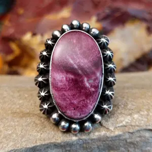 Navajo Made Large Oval Purple Spiny Oyster Shell Starred Ring by V. GJ-RNG-0193 Size 7
