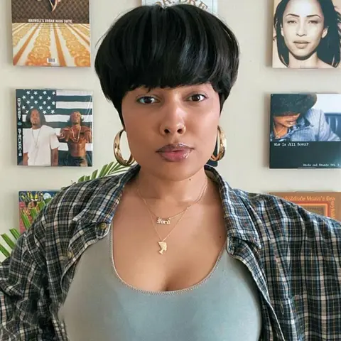 [HOT]ShowRealHair Pixie Cut Wig 0501 Bowl Cut Hairstyle Virgin Human Hair Glueless Wig Pixie Cut Wigs Human Hair for Women Layered Pixie Wig with Bangs for Daily Wear Machine Made Silky Straight Wig Natural Looking Wigs