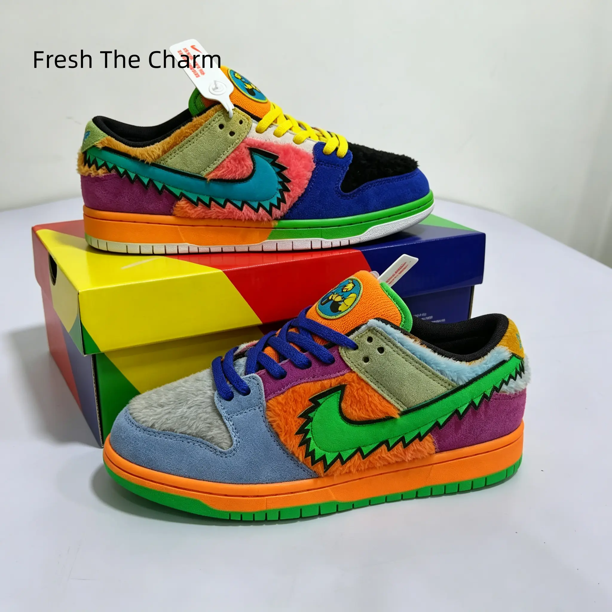 Vintage Multi-color Low Top Street Sneakers Fuzzy Plush Suede Upper Daily Walking Skate Shoes