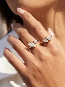 Classic 18k Gold Plated Water Drop Simulated Diamond Engagement Ring Elegant Women's Jewelry Gift Stainless Steel Rhinestone Inlay Cluster Stone Engagement Ring Elegant Fashion Rings Wedding Engagement Ring