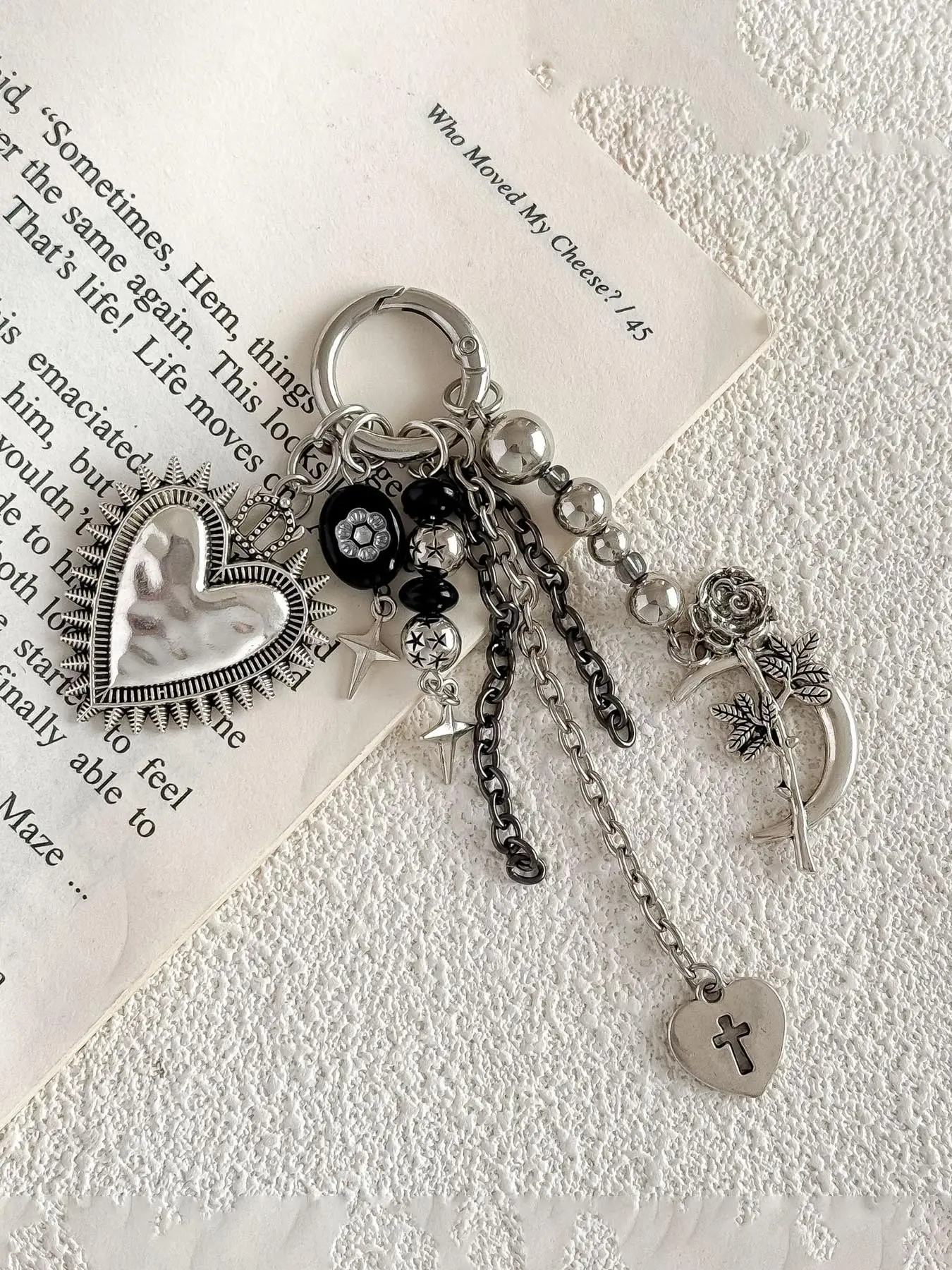 Y2K Gothic Thorn Heart Design Keychain, Punk Style Star Cross Rose Moon Bag Charm, Collectible Keyholder, Sweet Cool Accessory, Aesthetic Keychain, Small Gift, Flower Keychain