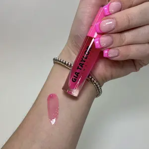 Pink Potion Strawberry Lipgloss // pink lipgloss // The Perfect Pink lipgloss // vegan cruelty free non sticky lipgloss
