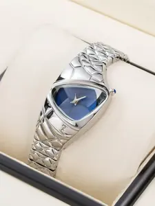 Alien Dragon Eye Quartz Watch Unisex Vertical Pupil High Gloss Dial Cool Dragon Scale Strap Vacuum Electroplating Butterfly Clasp