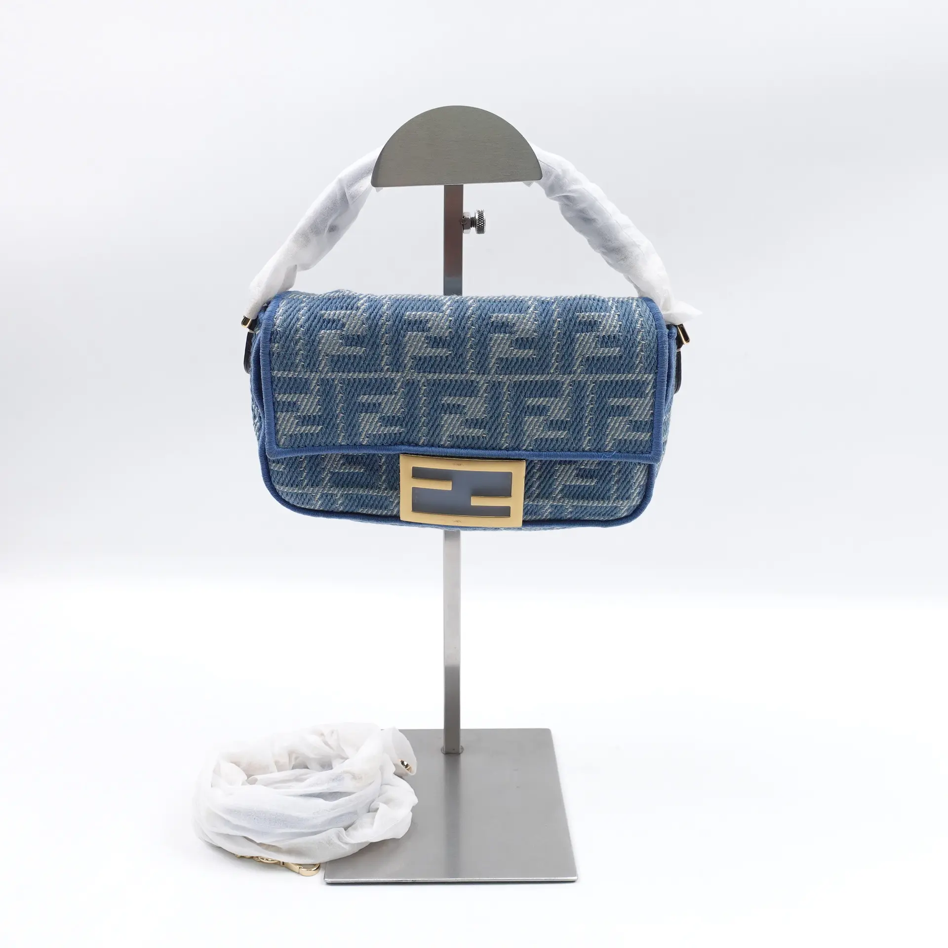 Pre-owned FENDI denim Shoulder Bags Baguette Blue Shoulder Bag T10415060
