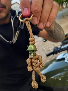 Retro Skull Soldier Keyring for Motorcycle Car Backpack Accessories, Handmade Gothic Rope Pendant with Military Helmet Design, Fashion Punk Keychain Charm for Daily Use, Unique Halloween Christmas Valentine Gift for Him Her Friends