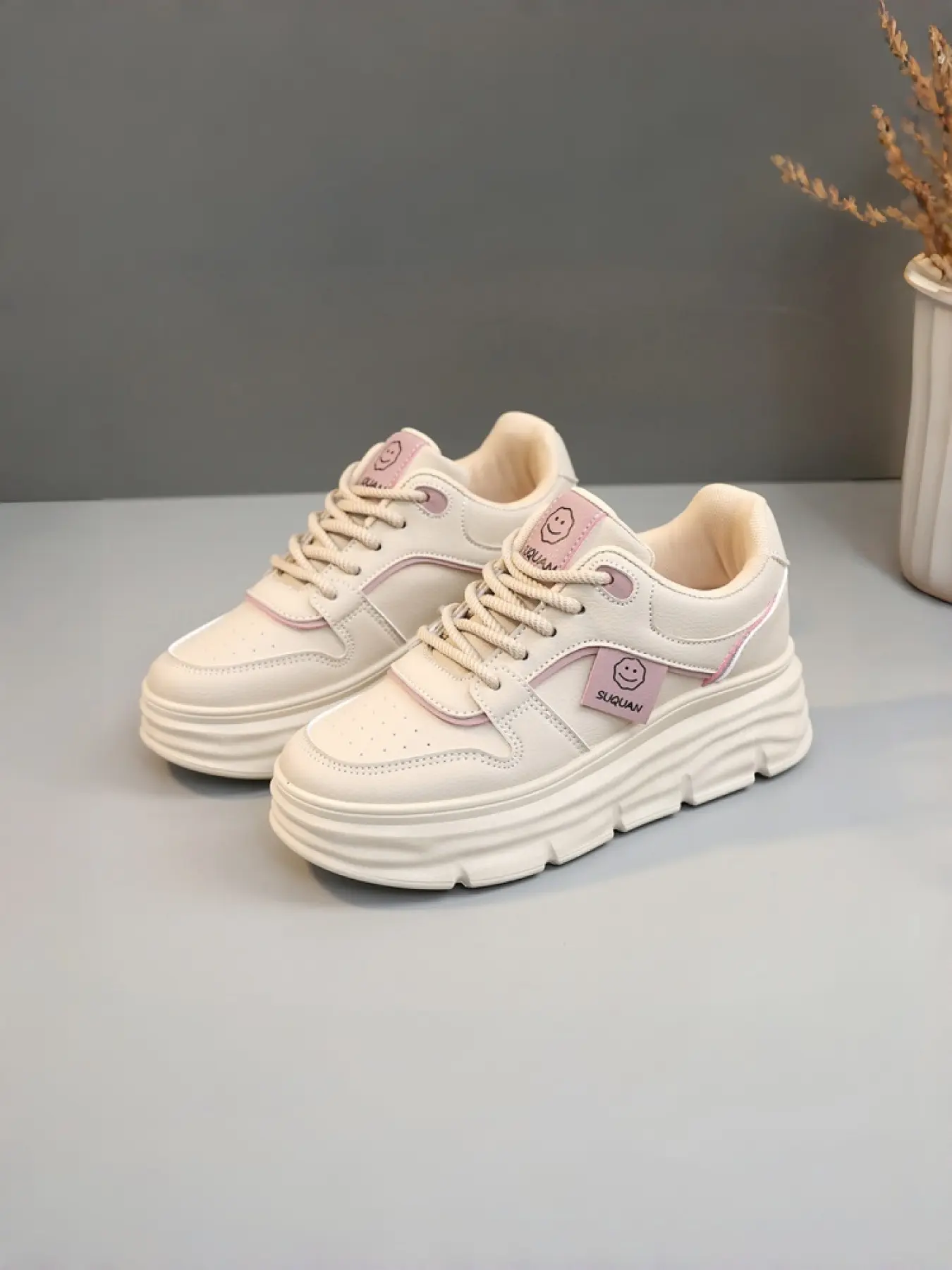 New interior height increasing casual board shoes autumn fashion breathable shoes thick soled student Korean version versatile shoes Walking Shoes