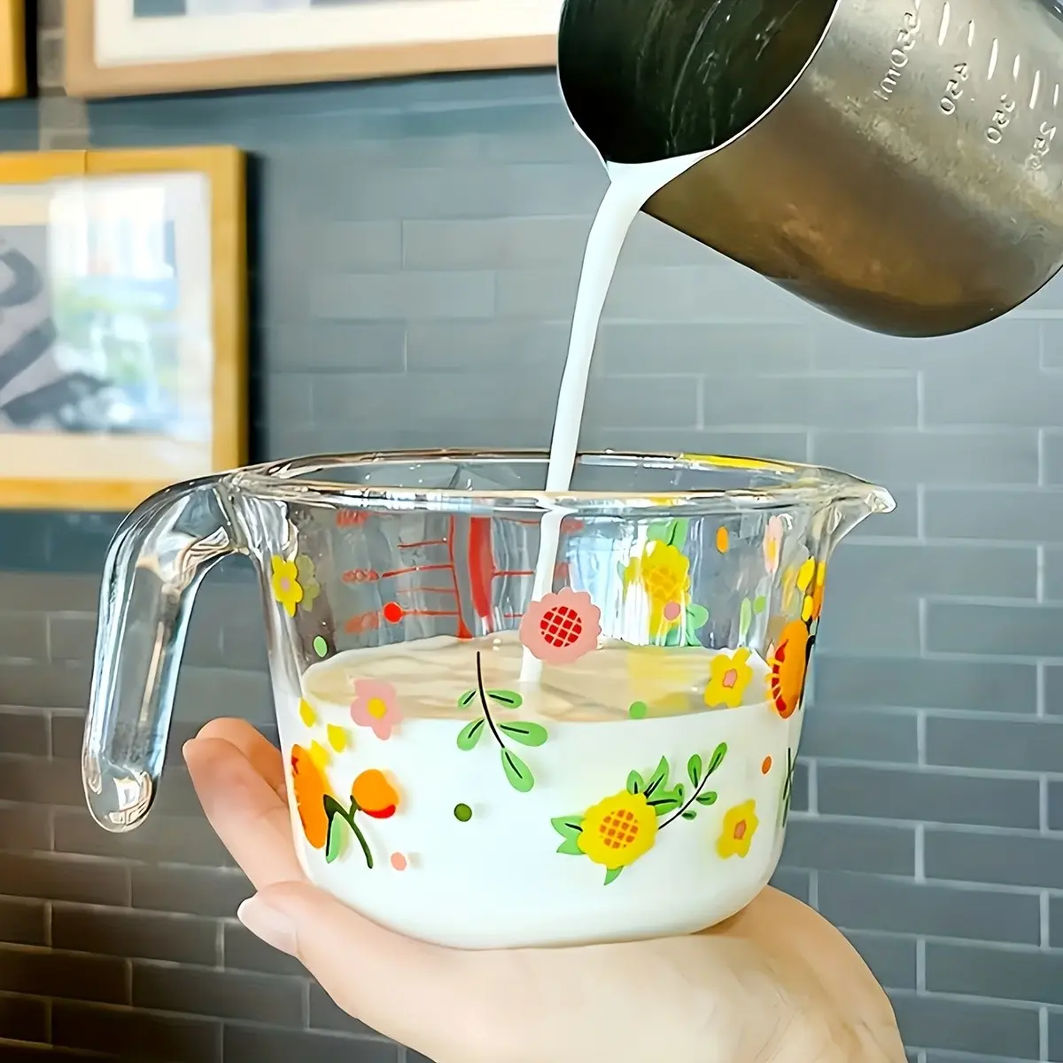 Household Glass Measuring Cup with Handle, Floral Pattern, Heat Resistant, Easy Clean, Precise Measurements, Ideal for Kitchen, Baking and Drinking, Liquid Measuring Cups, Glass Measuring Cups for Liquids