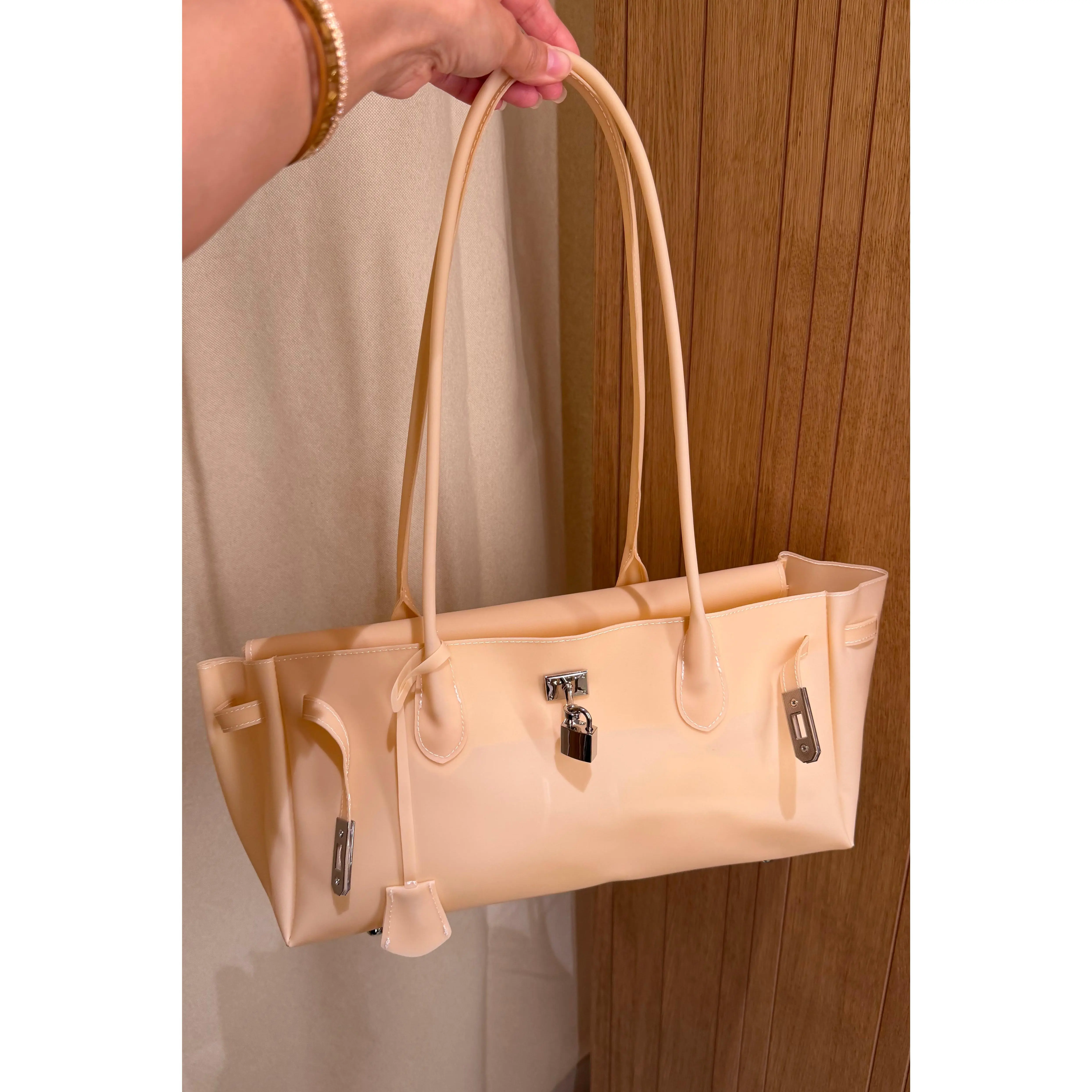 “It” Girl Summer Bag - East-West (Light Peach)