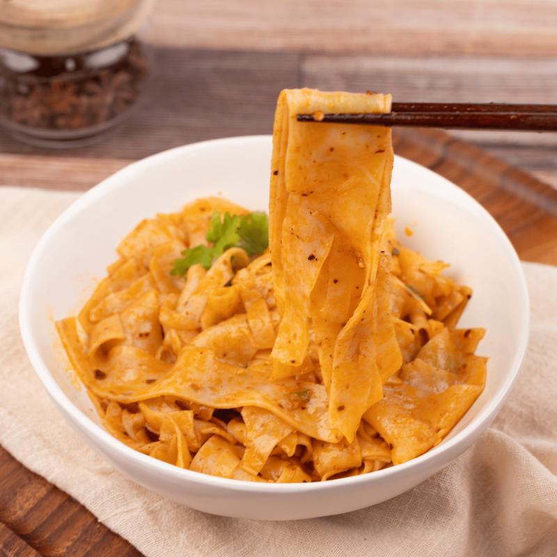 SAYLALA by Weee! Super Wide Chili Oil Noodles | Spicy Ramen Noodles | Instant Ramen - 440g (110g x 4, 4 servings)