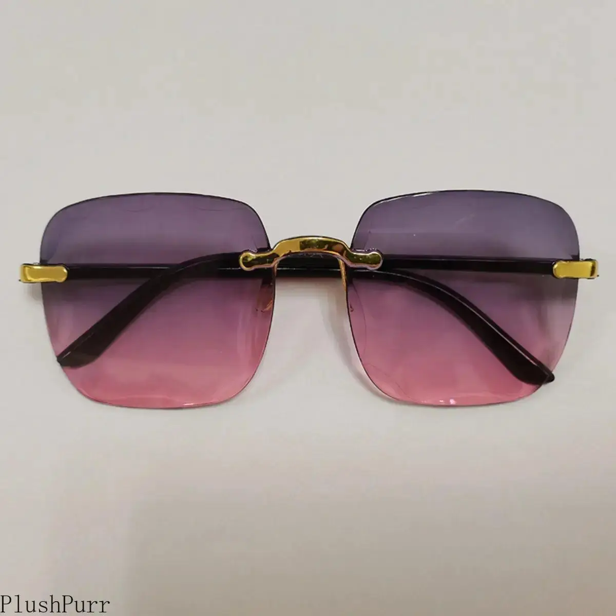 Upper gray and lower pink.