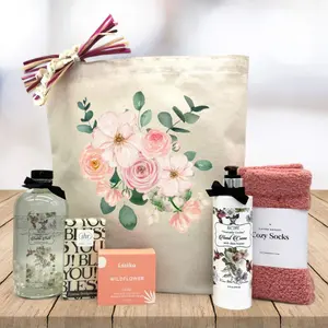 Itsonlynaturalgifts Heavenly Garden Spa Gift Basket with Wildflower Soap Cozy Socks Floral Scented Body Wash & Botanical Bubble Bath for Relaxation