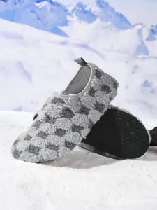 Unisex Anti-Slip Silent Indoor Slippers, One-Piece Slip-On Rubber Sole Shoes, Casual Soft Warm Home Footwear for All Seasons