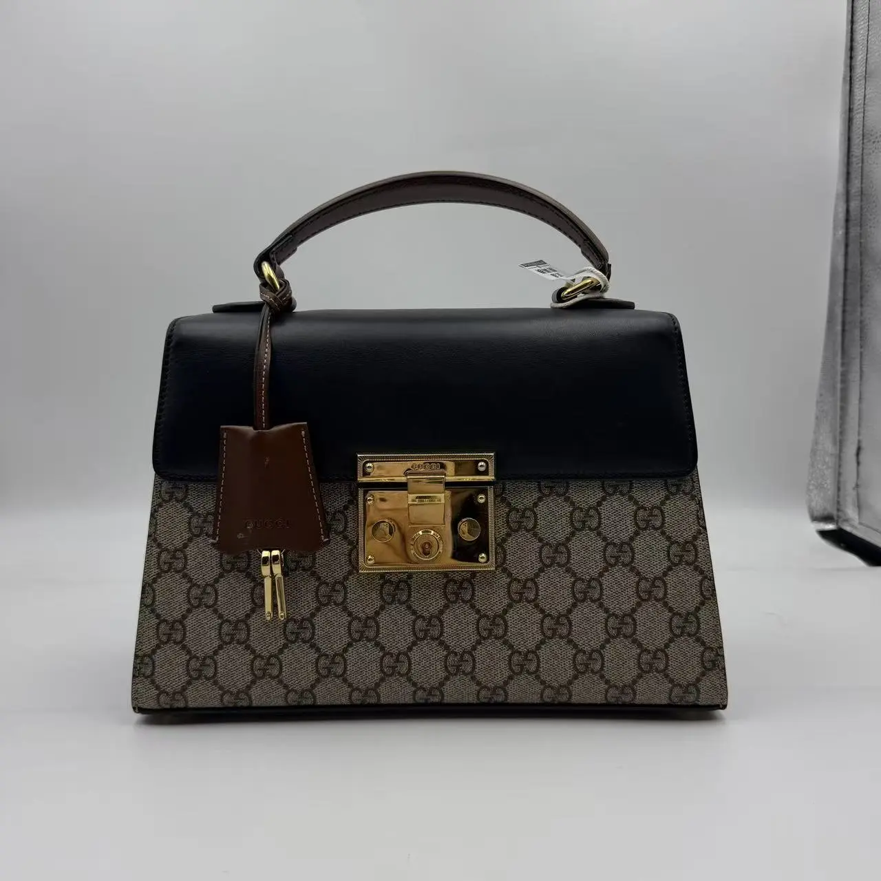 Pre-owned GUCCI H5 Padlock Series Leather Face Shoulder Bag (Style H21953) Ideal for Gifting, Shoulder Bags, Lock Bag