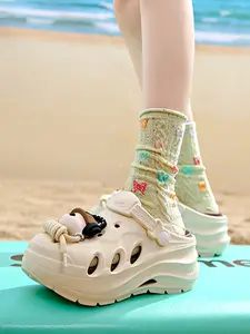 Women's Fashionable Platform Clogs, 2026 New Style, EVA Two-tone Closed Toe, Cartoon Decoration, Comfortable Soft Sole With Height Increase, All-season Non-slip, Suitable for Daily Commuting, Work, Home, and Outdoor Use.