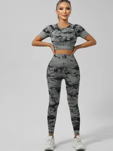 Tie Dye High-Waisted Yoga Set, Sporty Short Sleeve Top & Peach Butt Cycling Shorts, Casual Fitness for All Seasons